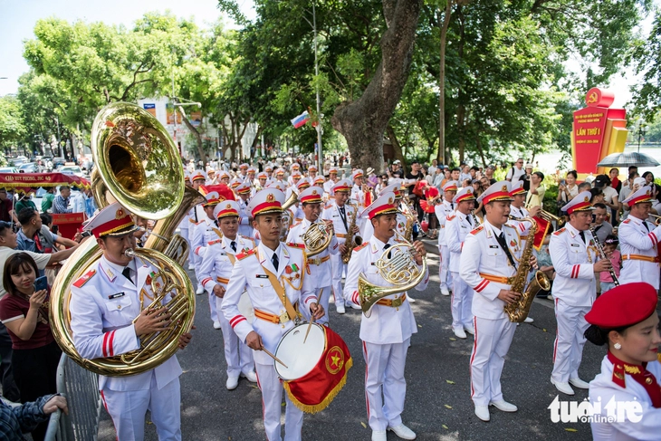Hồ Gươm - Ảnh 1.