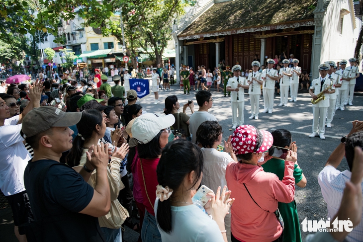 Hồ Gươm - Ảnh 15.