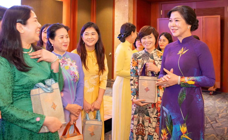 Phu nhân Ngô Phương Ly gặp gỡ các cô dâu Việt Nam tại Hàn Quốc - Ảnh 1.