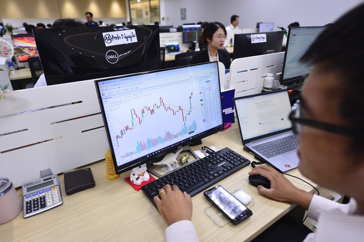 VN-Index được dự báo lên 1.610 điểm, cảnh báo tình trạng 'căng' margin ở nhiều mã- Ảnh 1. VN-Index được dự báo lên 1.610 điểm, cảnh báo tình trạng 'căng' margin ở nhiều mã - Ảnh 1.