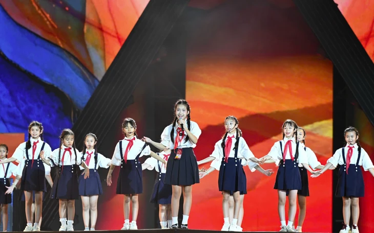 Hé lộ bất ngờ về giọng ca trẻ nhất tại concert ‘Tổ quốc trong tim’ - Ảnh 1. Đặng Kim Thiên Kim - Ảnh 1.
