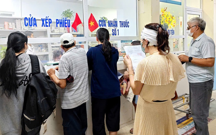 Xuất trình thẻ bảo hiểm y tế nhưng lỗi mạng không tra cứu được, xử ý thế nào? - Ảnh 2.