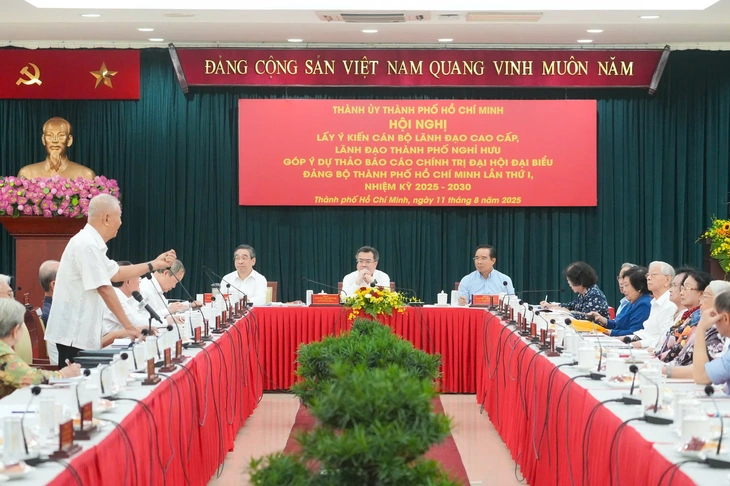 Thành ủy TP.HCM nghe cán bộ nghỉ hưu góp ý dự thảo báo cáo chính trị Đại hội Đảng bộ TP.HCM - Ảnh 1.