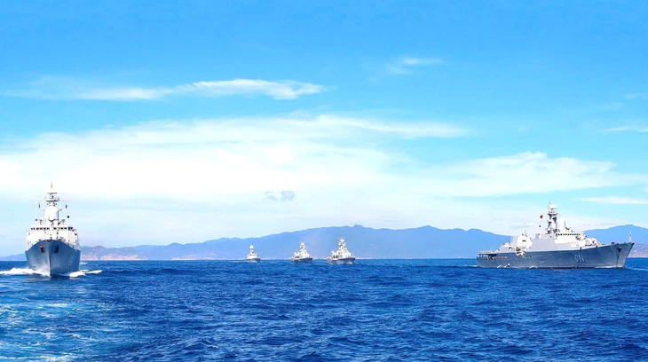 Luyện tập diễu binh lực lượng vũ trang trên biển Cam Ranh- Khánh Hòa- Ảnh 3. diễu binh - Ảnh 3.