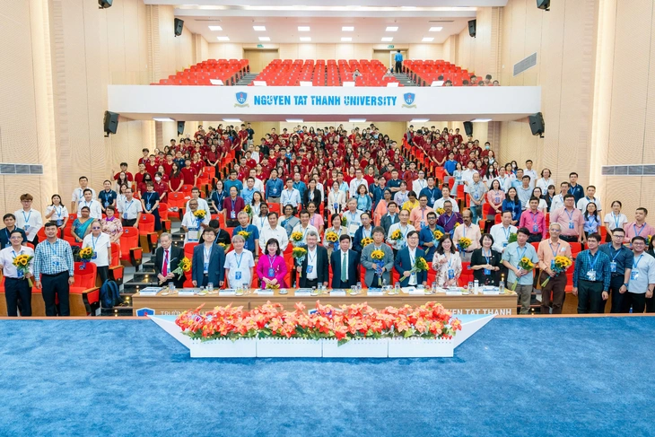ĐH Nguyễn Tất Thành - Ảnh 2.