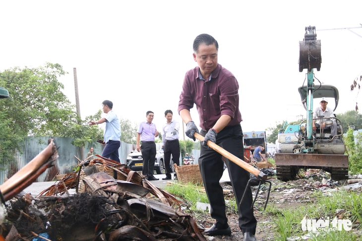 Phường Phú Thuận mở rộng nhiều tuyến hẻm trên đường Huỳnh Tấn Phát - Ảnh 4.