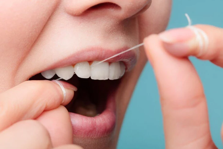 Độc lạ 'tiêm' vắc xin bằng tăm chỉ nha khoa - Ảnh 1. Độc lạ 'tiêm' vắc xin bằng tăm chỉ nha khoa - Ảnh 1.