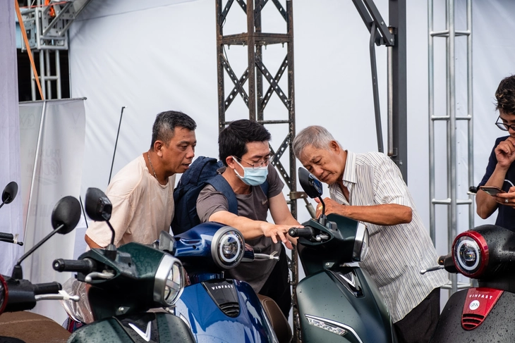 Người Việt tiêu thụ xe máy điện nhiều thứ ba toàn cầu, VinFast lọt top thế giới - Ảnh 1.