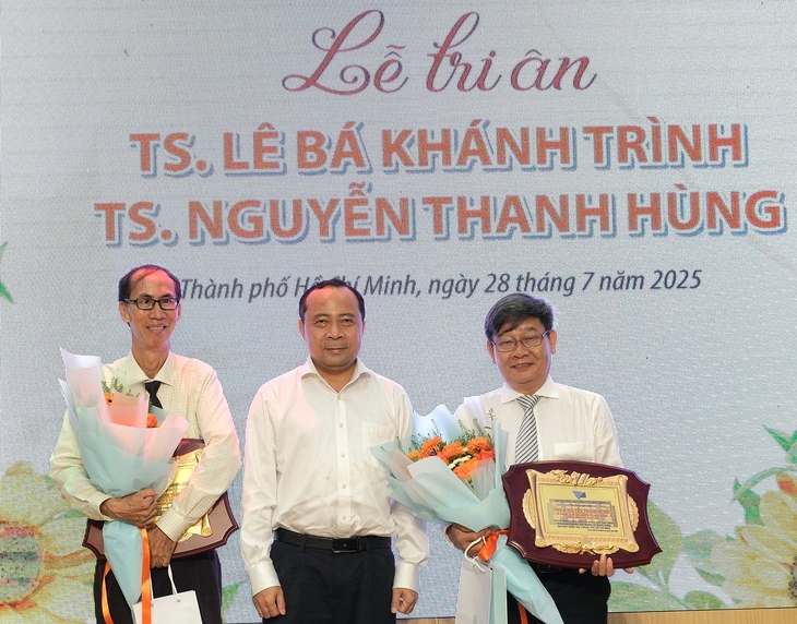 Nhà toán học Lê Bá Khánh Trình: Học trò đã nâng tôi lên - Ảnh 2. Nhà toán học Lê Bá Khánh Trình: 'Học trò đã nâng tôi lên' - Ảnh 4.