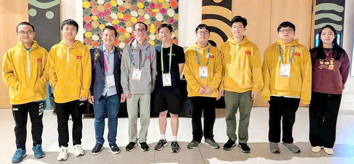 Nhà toán học Lê Bá Khánh Trình: Học trò đã nâng tôi lên - Ảnh 1. Nhà toán học Lê Bá Khánh Trình: 'Học trò đã nâng tôi lên' - Ảnh 1.