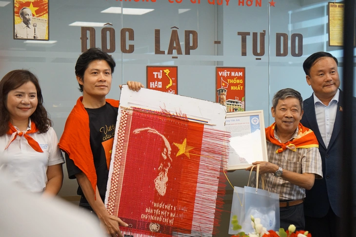 Nhạc sĩ Nguyễn Văn Chung và Duyên Quỳnh nhận ‘nhiệm vụ’ đặc biệt từ Bộ Công an - Ảnh 3. Nguyễn Văn Chung - Ảnh 3.