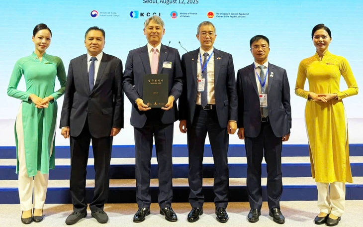 Saigontourist Group nhận 4 giải thưởng lớn tại Diễn đàn Kinh tế ASEAN 2025 - Ảnh 1.