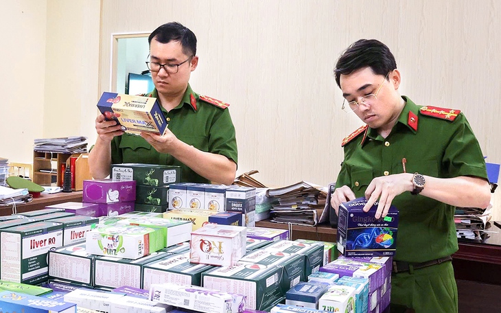 Công an công bố 39 loại thực phẩm bảo vệ sức khỏe giả, tìm người mua để điều tra - Ảnh 2.