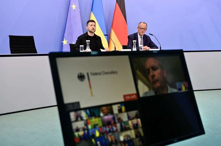 Ông Zelensky cảnh báo Nga đang 'lừa dối', châu Âu tuyên bố sát cánh cùng Ukraine - Ảnh 2.