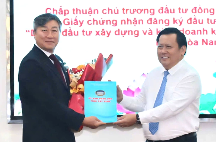 Khu công nghiệp 322ha được Tây Ninh trao quyết định đầu tư - Ảnh 1.