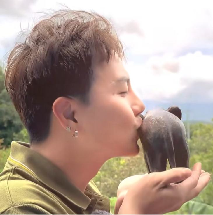 Jun Phạm và Gia đình Haha lan tỏa thông điệp Ngừng cưỡi voi - Để voi trở về rừng - Ảnh 1. Gia đình haha - Ảnh 1.
