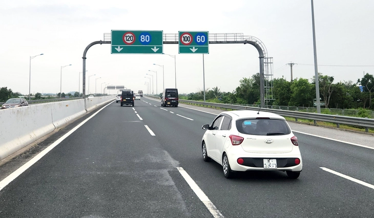 Đề xuất thí điểm cấm xe tải chạy làn 1 trên hai tuyến đường cao tốc - Ảnh 1.