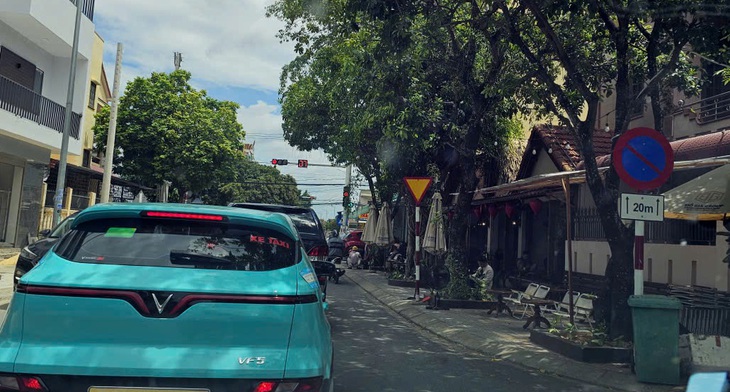 đèn đỏ - Ảnh 1.