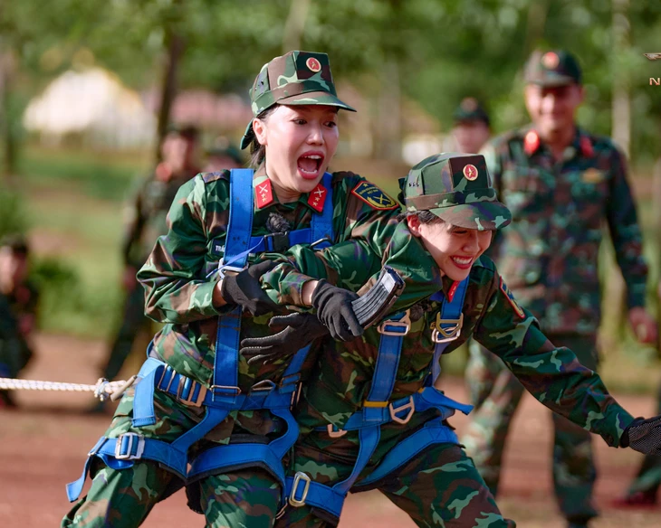 Khán giả thú vị với Sao nhập ngũ: Đồng chí Lê Hoàng Hiệp có thoại rồi - Ảnh 2.