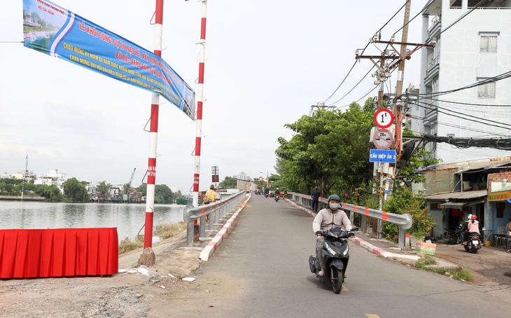 bờ bắc kênh đôi - Ảnh 2.