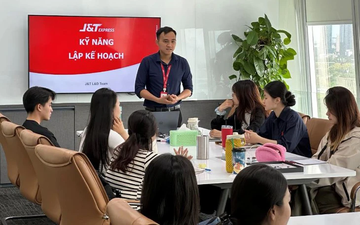 Doanh nghiệp đăng quyết định kỷ luật thực tập sinh lên mạng xã hội là đúng hay sai? - Ảnh 2.