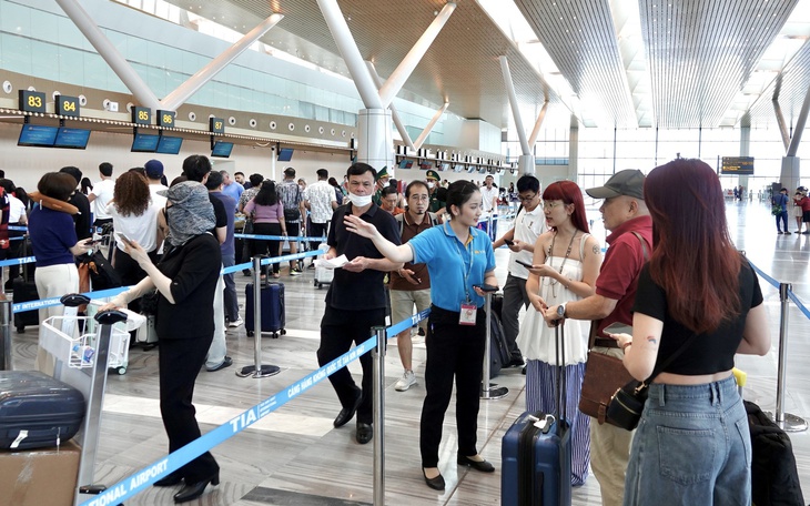 Hàng triệu vé máy bay Tết 2026 bán sớm, chưa kịp mừng đã sốc vì giá cao - Ảnh 2.