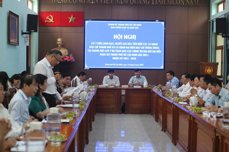 Lãnh đạo, người làm báo tiêu biểu góp ý dự thảo báo cáo chính trị Đại hội Đảng bộ TP.HCM - Ảnh 1.