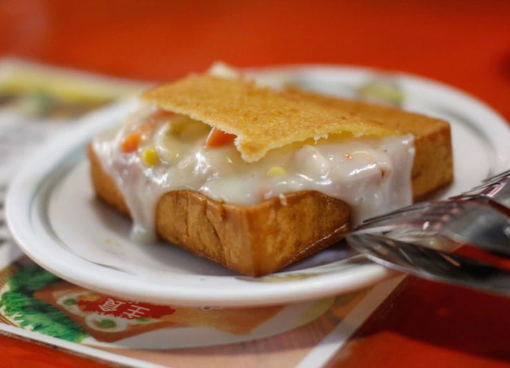 Tại sao có món ăn tên là 'bánh mì quan tài'? - Ảnh 2.