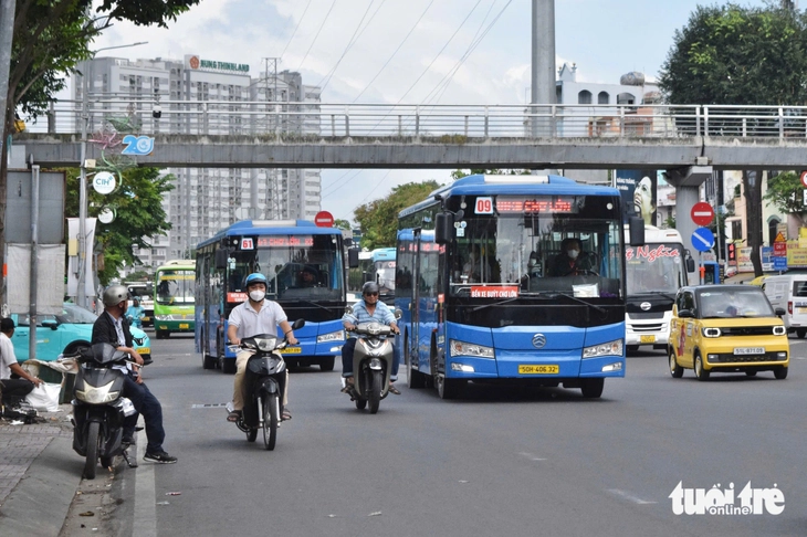 TP.HCM tính làm làn riêng cho xe buýt, bổ sung 95 tuyến mới - Ảnh 1.
