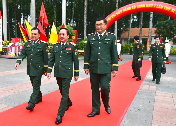 Đại hội Đảng bộ Quân khu 7: 'Nắm chắc địa bàn, xử lý hiệu quả tình huống, không để bị động, bất ngờ' - Ảnh 4.