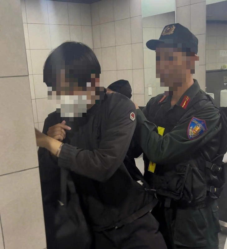 Cô gái tố giác người đàn ông sàm sỡ trên tàu metro số 1 - Ảnh 1.