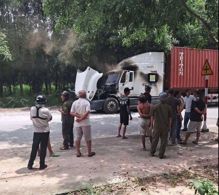 Người đàn ông chết trong cabin container bị cháy, 2 người khác bị thương nghi do mâu thuẫn tình cảm - Ảnh 1. container - Ảnh 1.