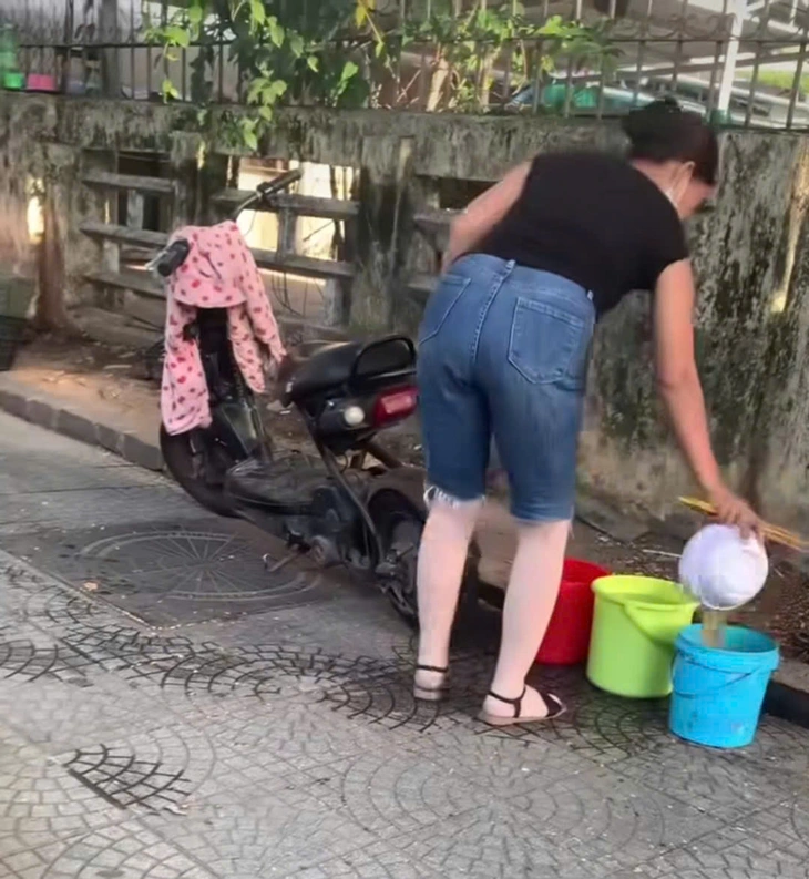 VỈA HÈ - Ảnh 1.