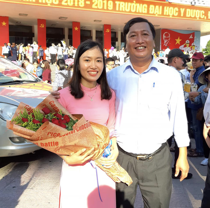 Người thân, thầy cô, hàng xóm giới thiệu tân sinh viên nhận học bổng Tiếp sức đến trường được không? - Ảnh 1.