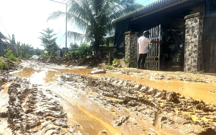 Vụ bạt đồi trồng sầu riêng, đất đá tràn vào nhà dân: Không bơm nước vào 4 hồ chứa để đảm bảo an toàn - Ảnh 3.