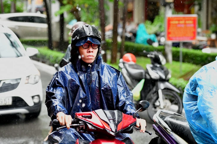 Mưa đang mở rộng từ miền Tây về TP.HCM, Đồng Nai, Tây Ninh, trưa nay mưa to - Ảnh 3.