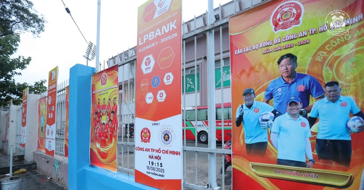 Sân Thống Nhất khoác áo mới chào đón 'biểu tượng trở lại' - Ảnh 3.