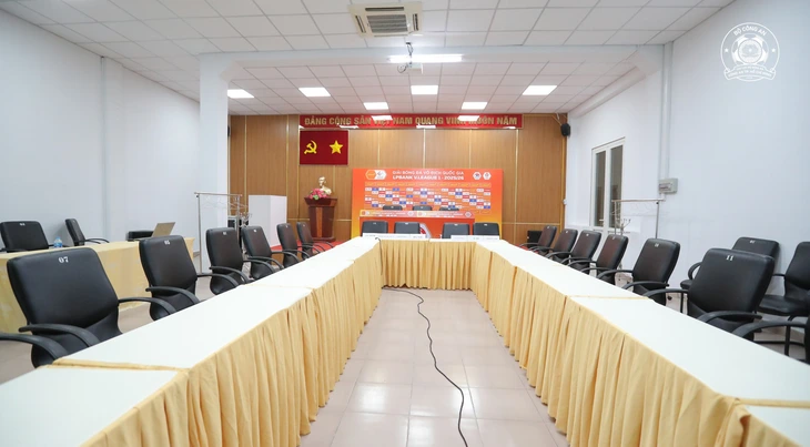 Sân Thống Nhất khoác áo mới chào đón 'biểu tượng trở lại' - Ảnh 4.