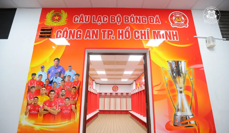 Sân Thống Nhất khoác áo mới chào đón 'biểu tượng trở lại' - Ảnh 10.