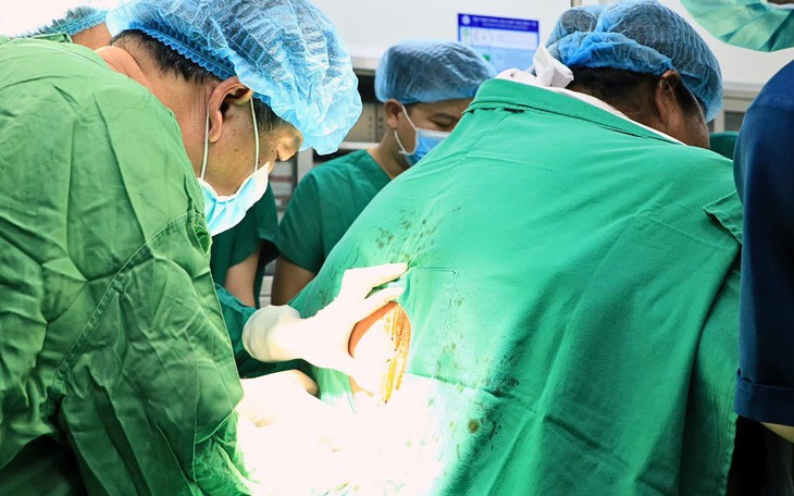 Cứu thành công phụ nữ mang thai ở Phú Quốc bị tai nạn chấn thương sọ não - Ảnh 2.