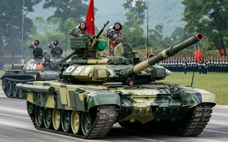 Dàn khí tài quân sự tiến về trung tâm Hà Nội sẵn sàng cho diễu binh A80 - Ảnh 8.