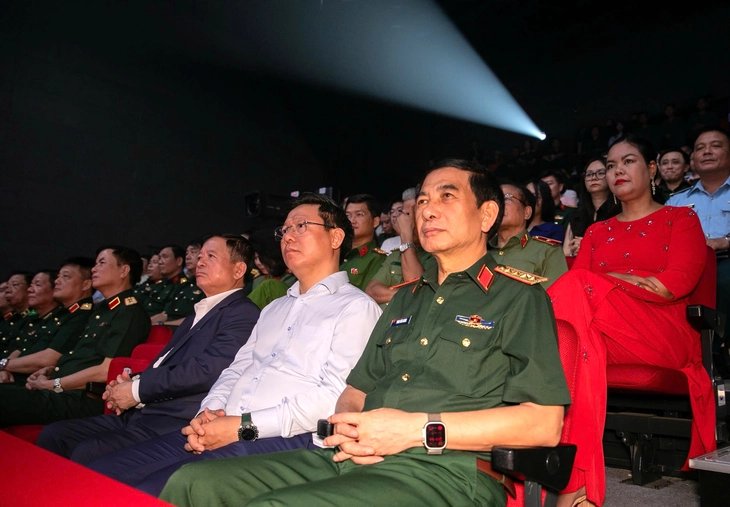 Những câu thơ viết nên hình đất nước - Ảnh 1.