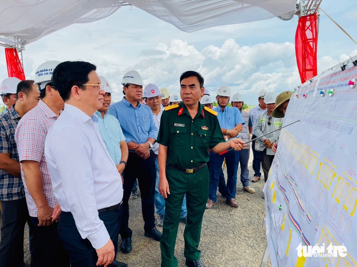 Nhà thầu 'kêu' cao tốc Châu Đốc - Cần Thơ - Sóc Trăng thiếu cát - Ảnh 1.
