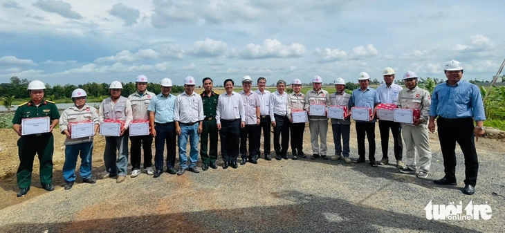 Nhà thầu 'kêu' cao tốc Châu Đốc - Cần Thơ - Sóc Trăng thiếu cát - Ảnh 3.