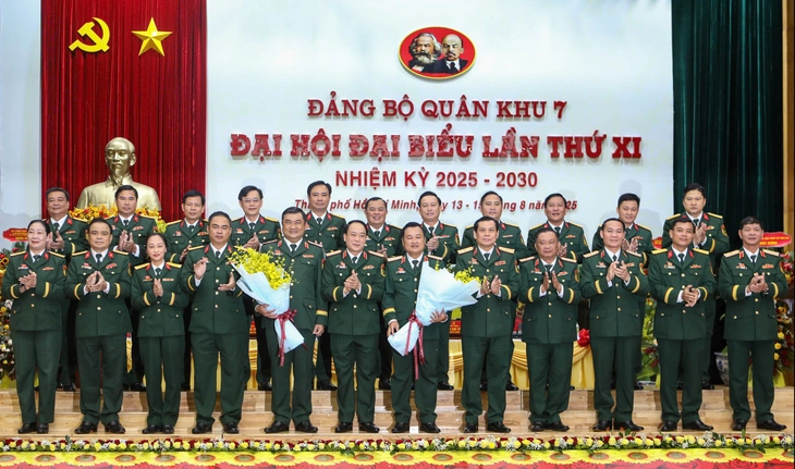 Thiếu tướng Trần Vinh Ngọc giữ chức bí thư Đảng ủy Quân khu 7 - Ảnh 1.