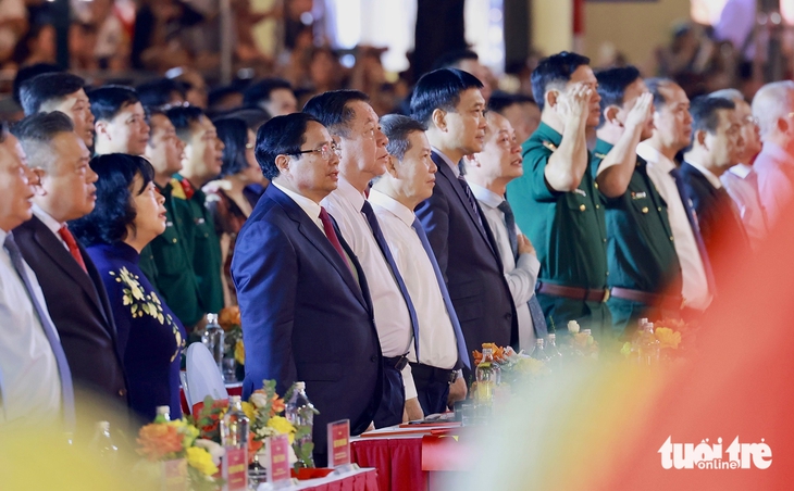 Thủ tướng dự chương trình 'Hà Nội - Từ mùa thu lịch sử năm 1945' tái hiện 80 năm lãng mạn, bi tráng - Ảnh 2.