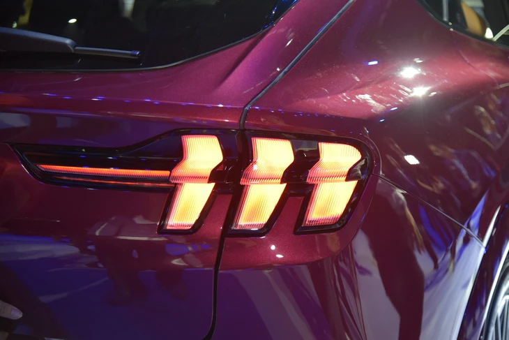 Ford Mustang - Ảnh 4.