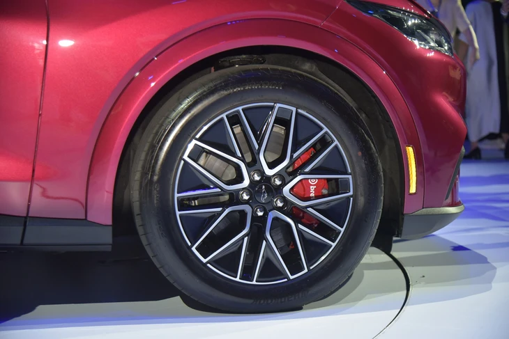 Ford Mustang - Ảnh 5.