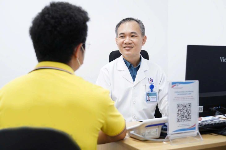 Người đàn ông mắc bệnh vô sinh hiếm gặp đã có con - Ảnh 1.
