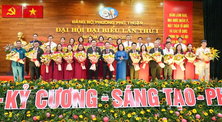 Phường Phú Thuận phát huy sáng kiến chuyển đất trống thành công viên, sân chơi - Ảnh 1.